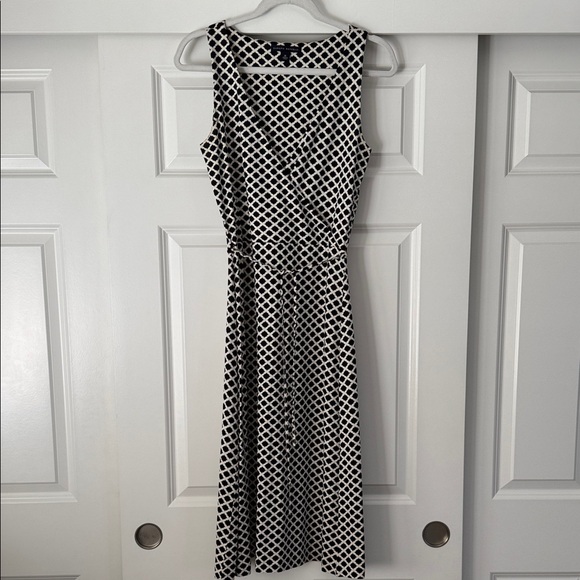 Banana Republic Dresses & Skirts - Banana Republic Black and White Geometric Midi Dress NWOT ✨👗
